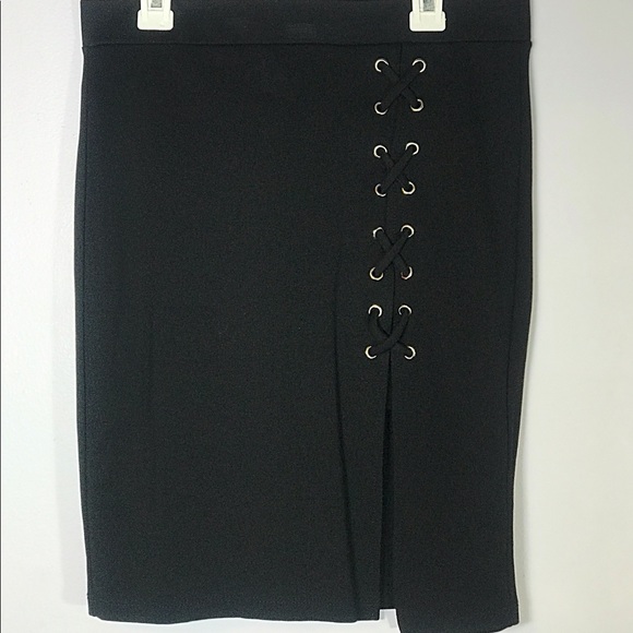 Black skirt with lacing detail - Picture 2 of 4